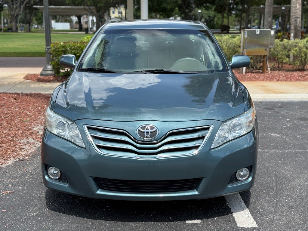 2010 Toyota Camry Image 2