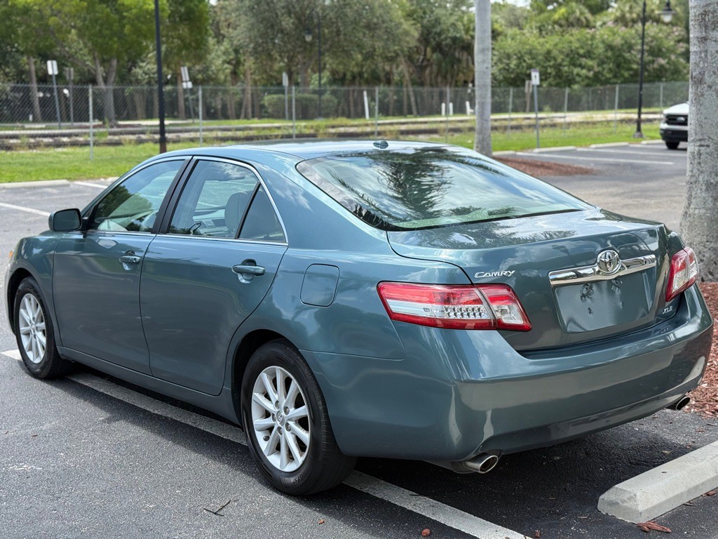 2010 Toyota Camry Image 4