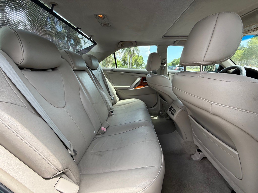 2010 Toyota Camry Image 7