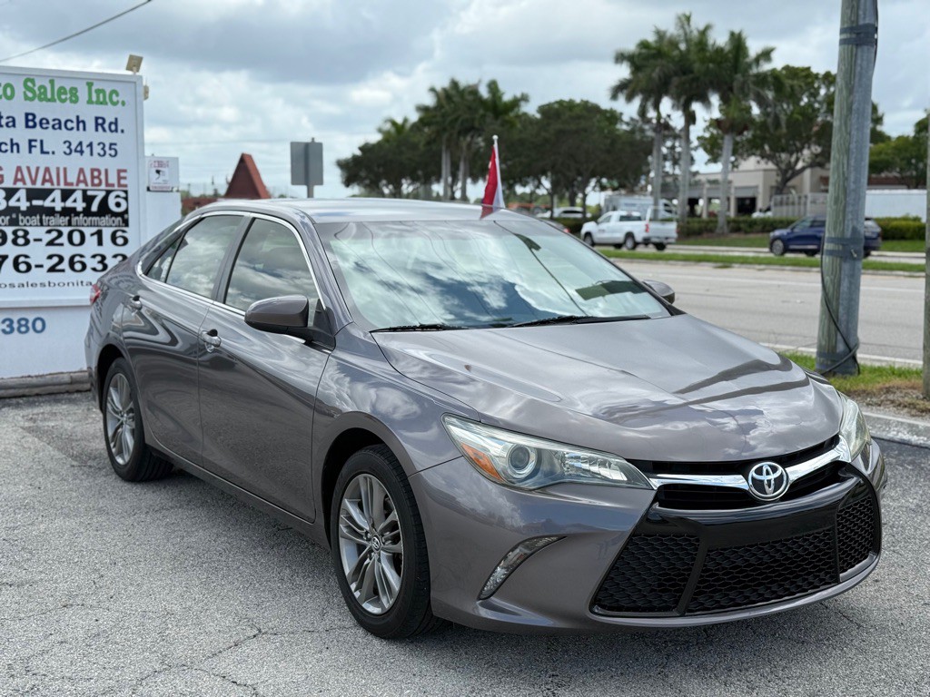 2015 Toyota Camry Image 2