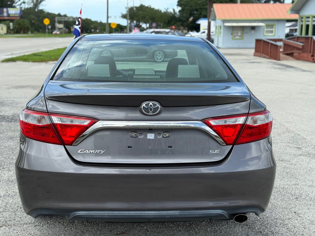 2015 Toyota Camry Image 5