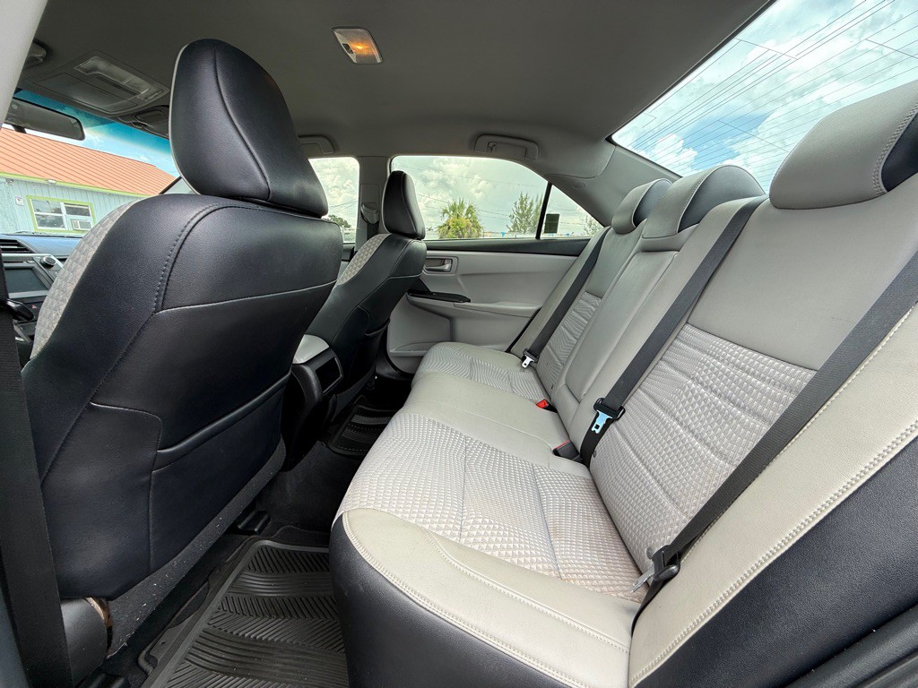2015 Toyota Camry Image 8