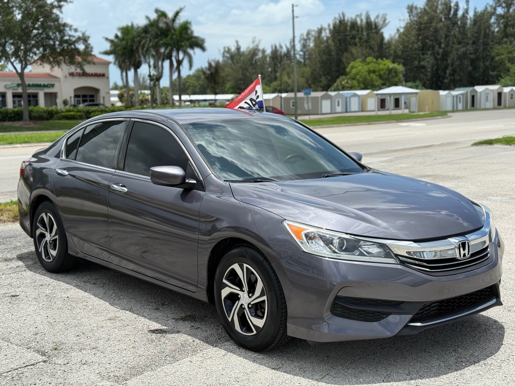 2017 Honda Accord Image 1