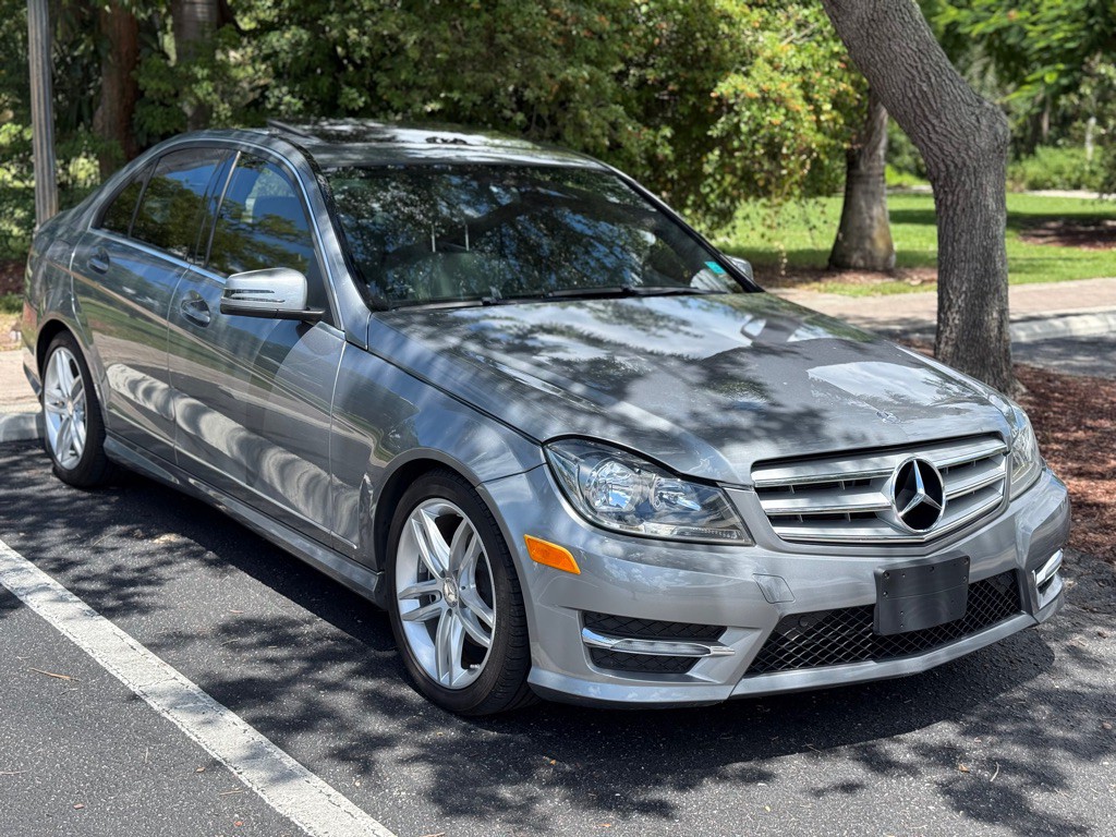 2012 Mercedes-Benz C-Class Image 1