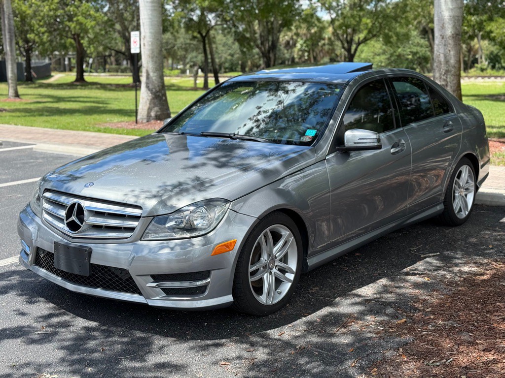 2012 Mercedes-Benz C-Class Image 3