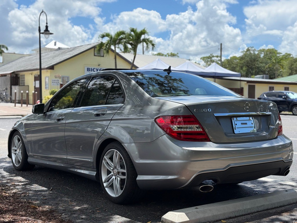 2012 Mercedes-Benz C-Class Image 4