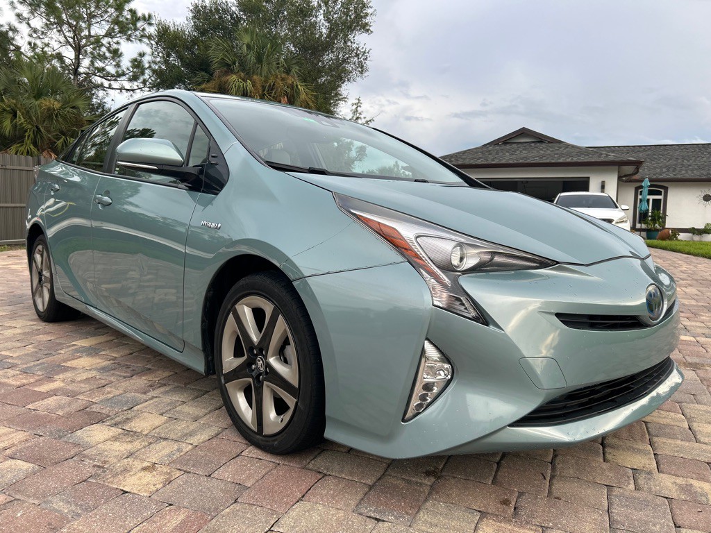 2016 Toyota Prius Image 3