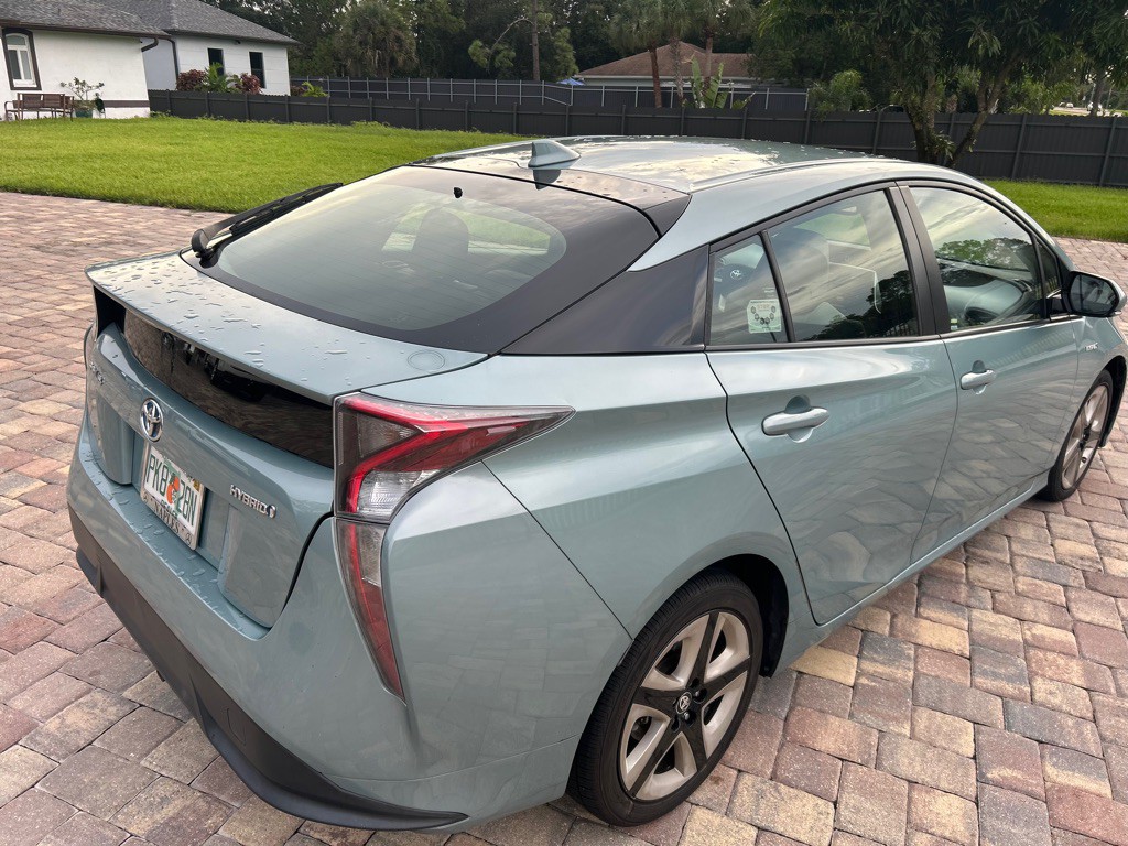 2016 Toyota Prius Image 8