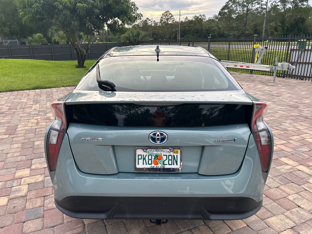 2016 Toyota Prius Image 10