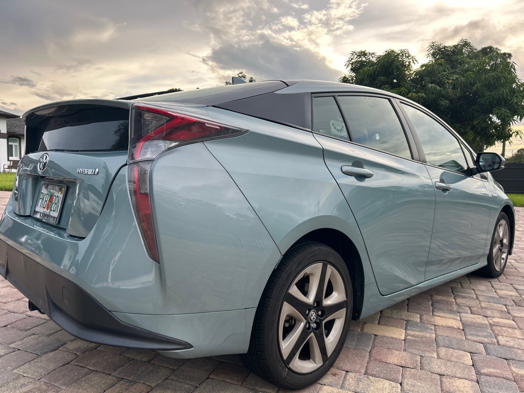 2016 Toyota Prius Image 11