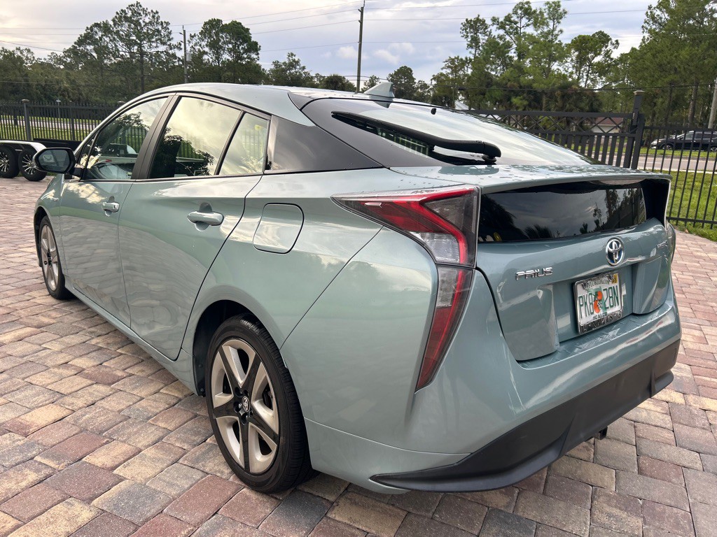 2016 Toyota Prius Image 12