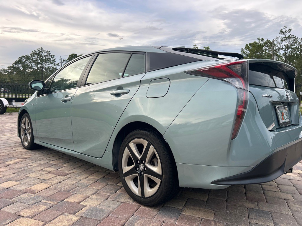 2016 Toyota Prius Image 14