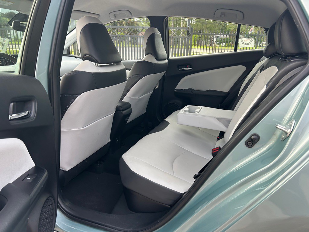 2016 Toyota Prius Image 19