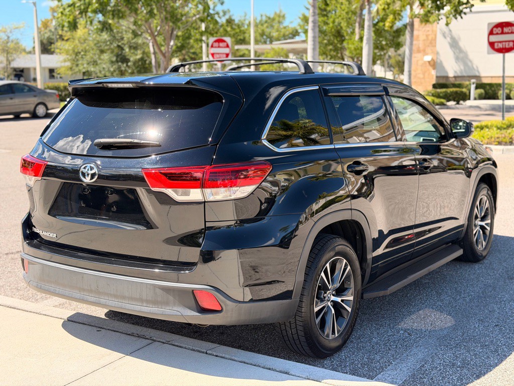 2017 Toyota Highlander Image 4