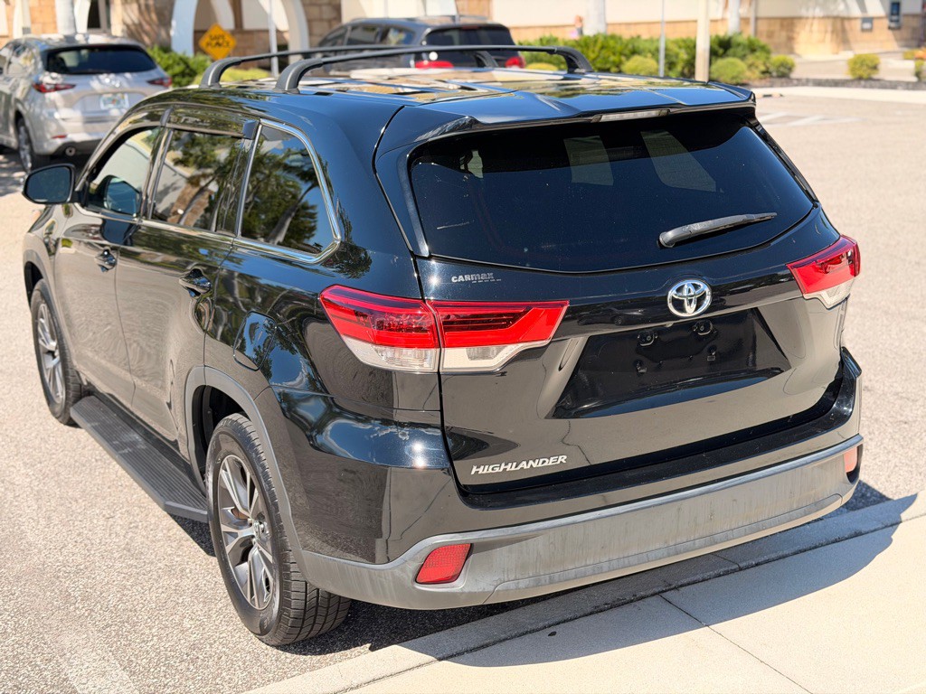 2017 Toyota Highlander Image 6