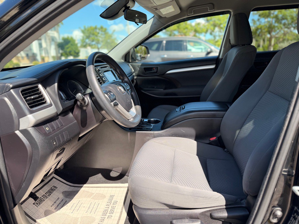 2017 Toyota Highlander Image 7