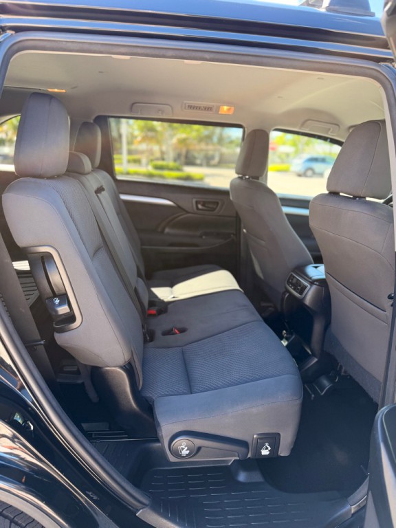 2017 Toyota Highlander Image 9