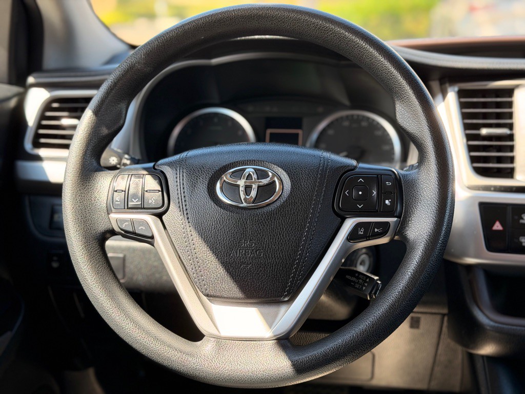 2017 Toyota Highlander Image 11
