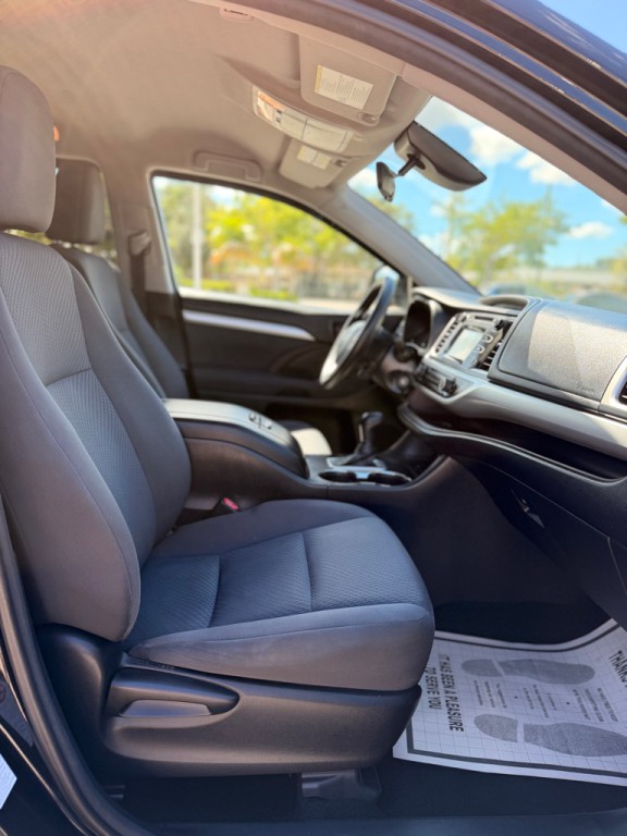 2017 Toyota Highlander Image 12