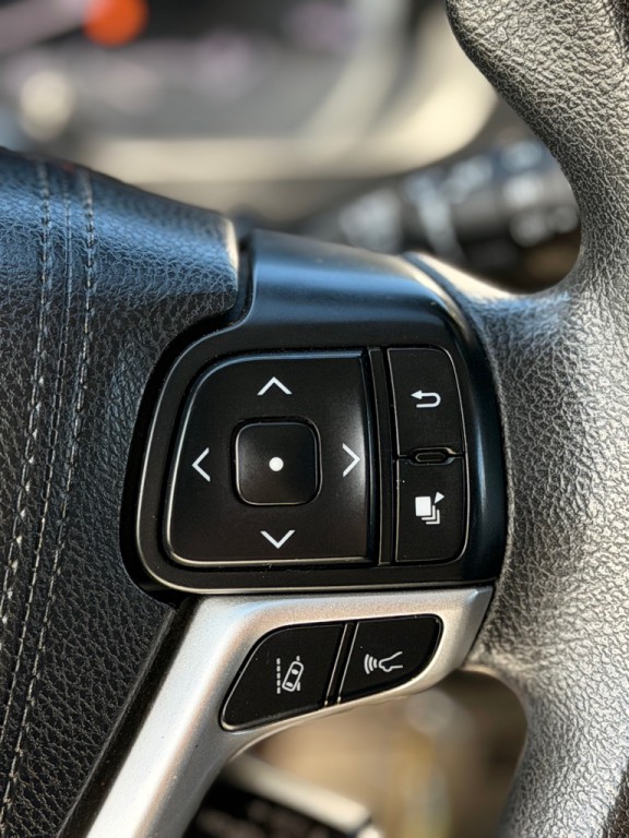 2017 Toyota Highlander Image 14