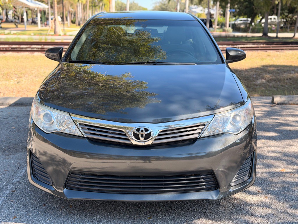 2014 Toyota Camry Image 3