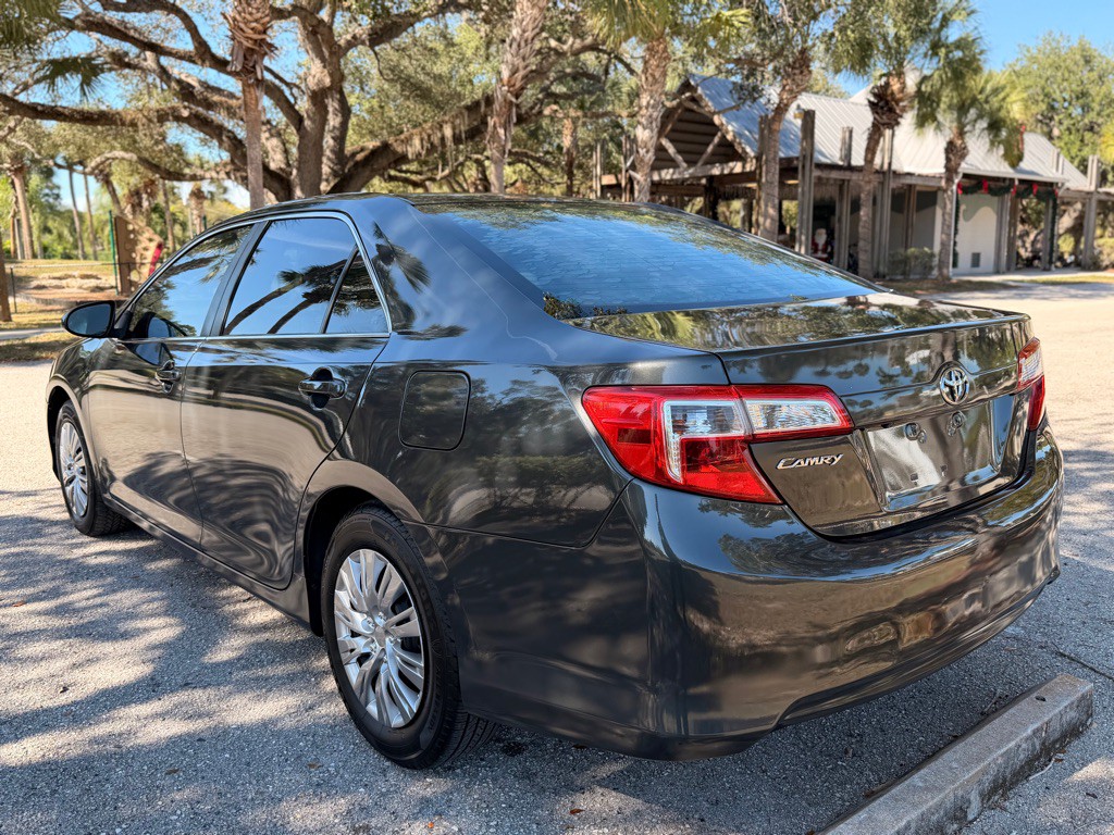 2014 Toyota Camry Image 4