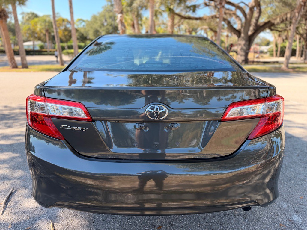 2014 Toyota Camry Image 5