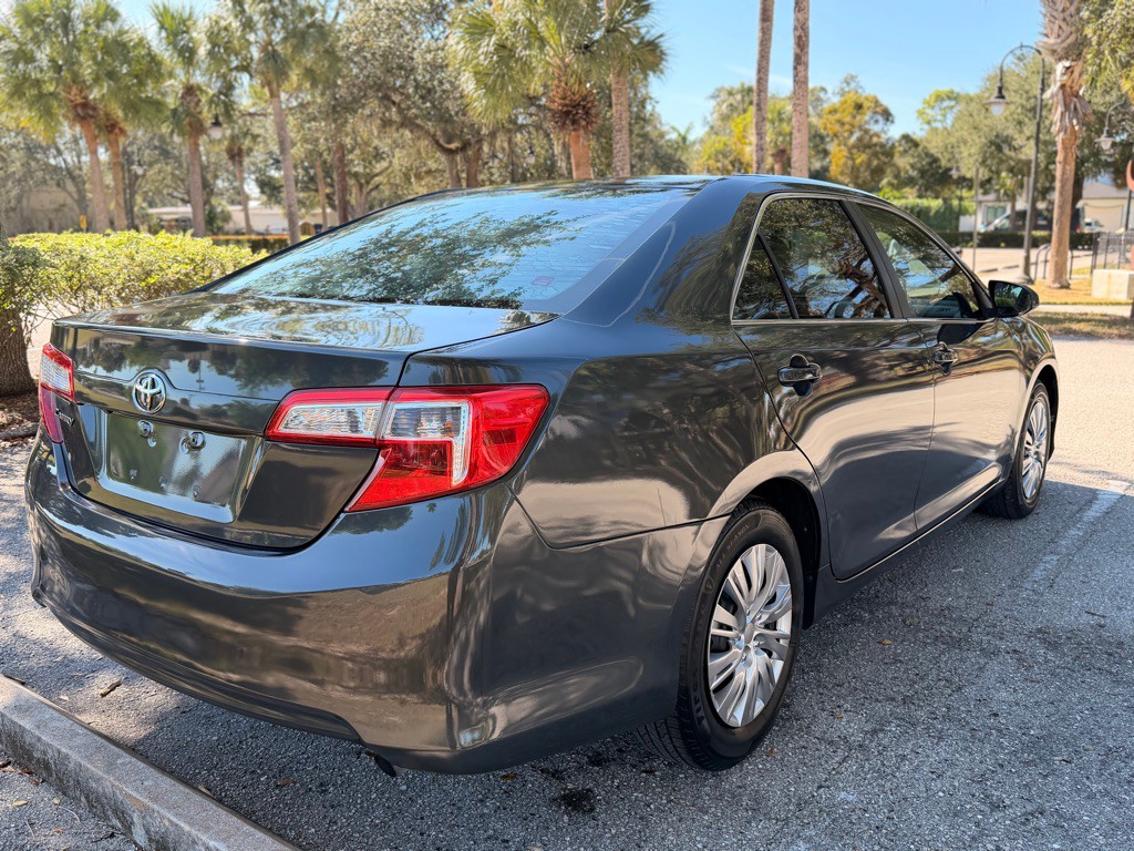 2014 Toyota Camry Image 6