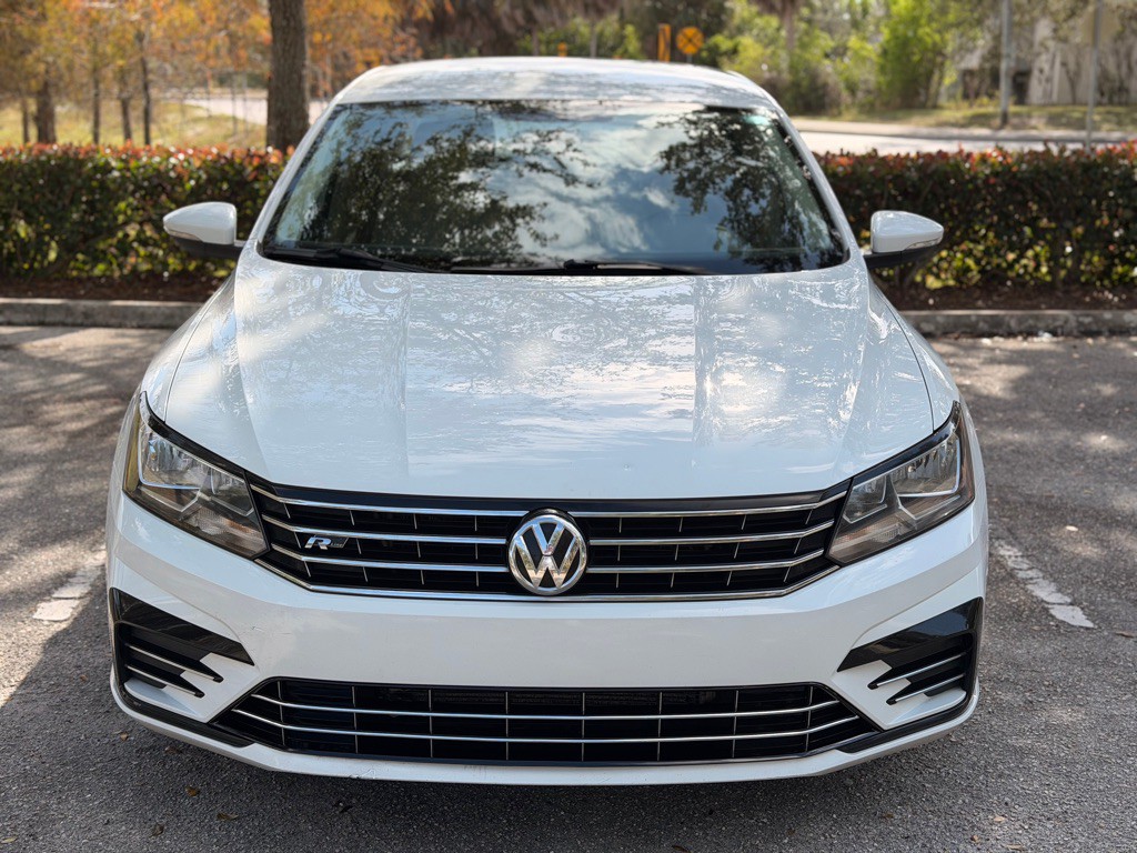 2016 Volkswagen Passat Image 1