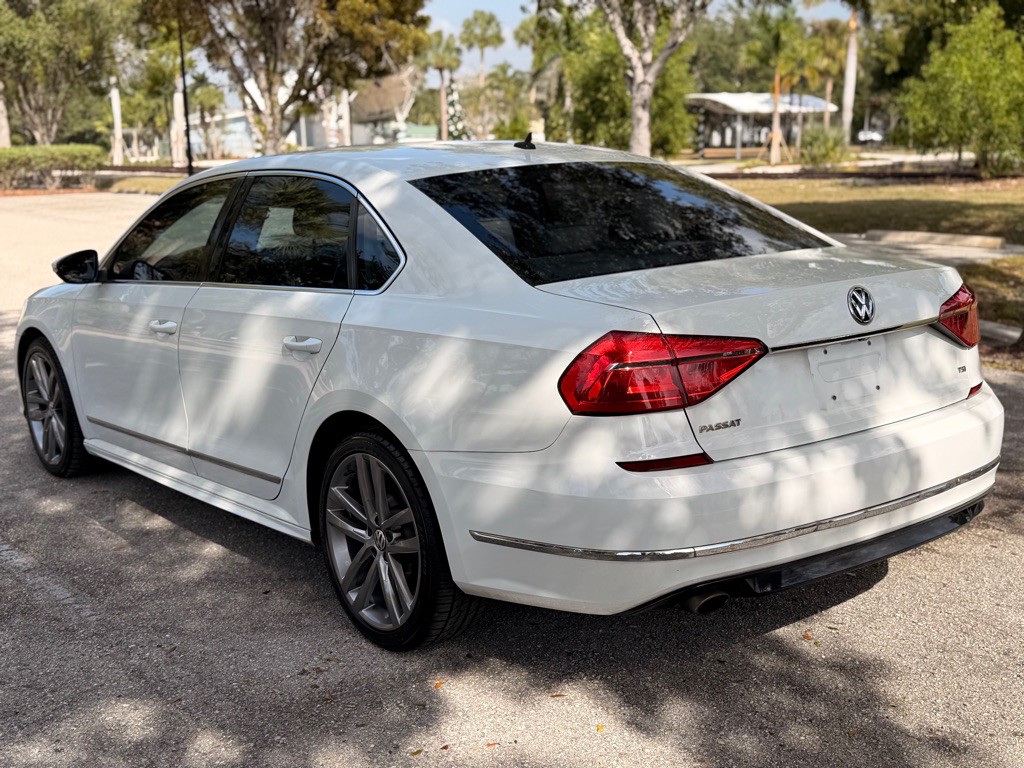 2016 Volkswagen Passat Image 4