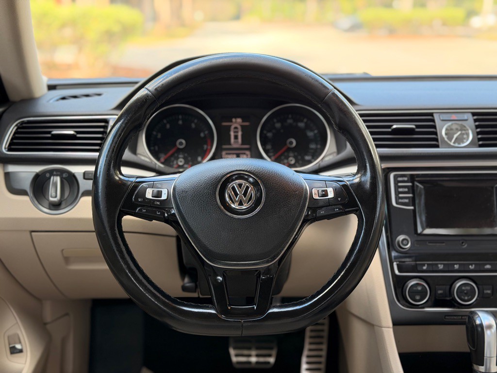 2016 Volkswagen Passat Image 8