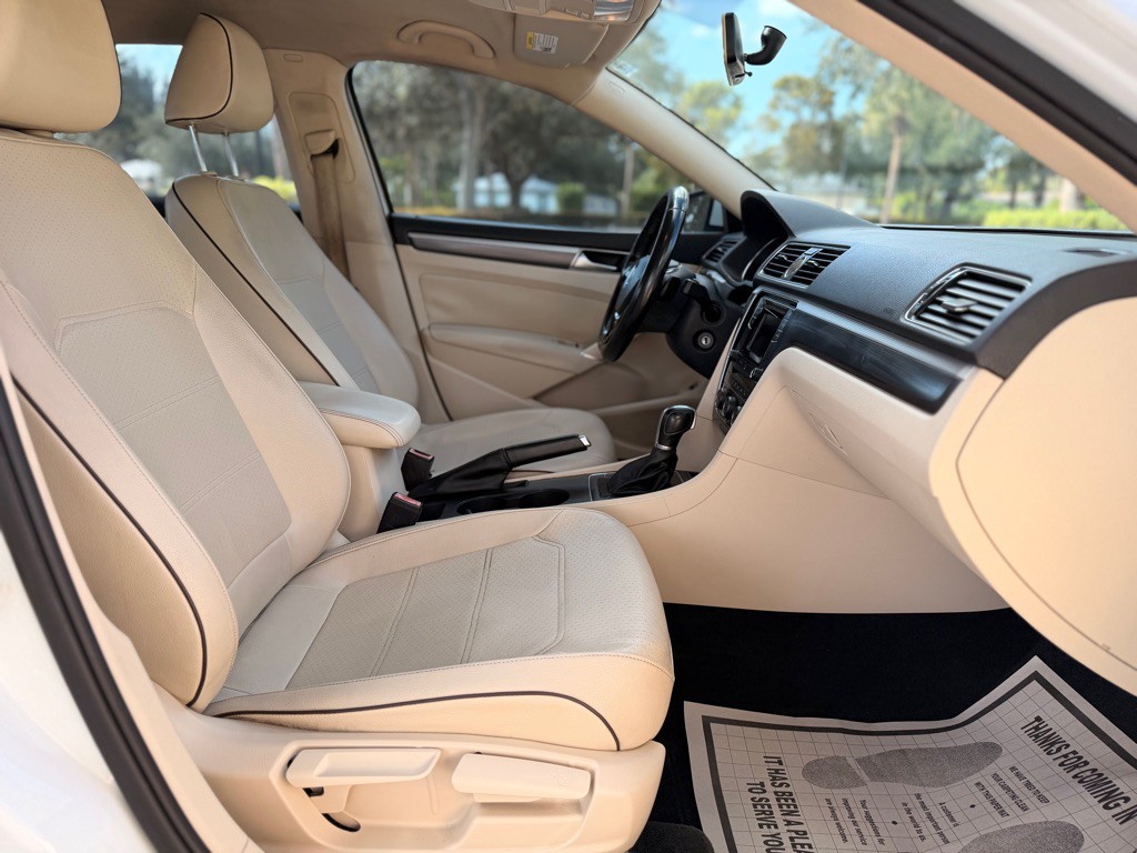 2016 Volkswagen Passat Image 9