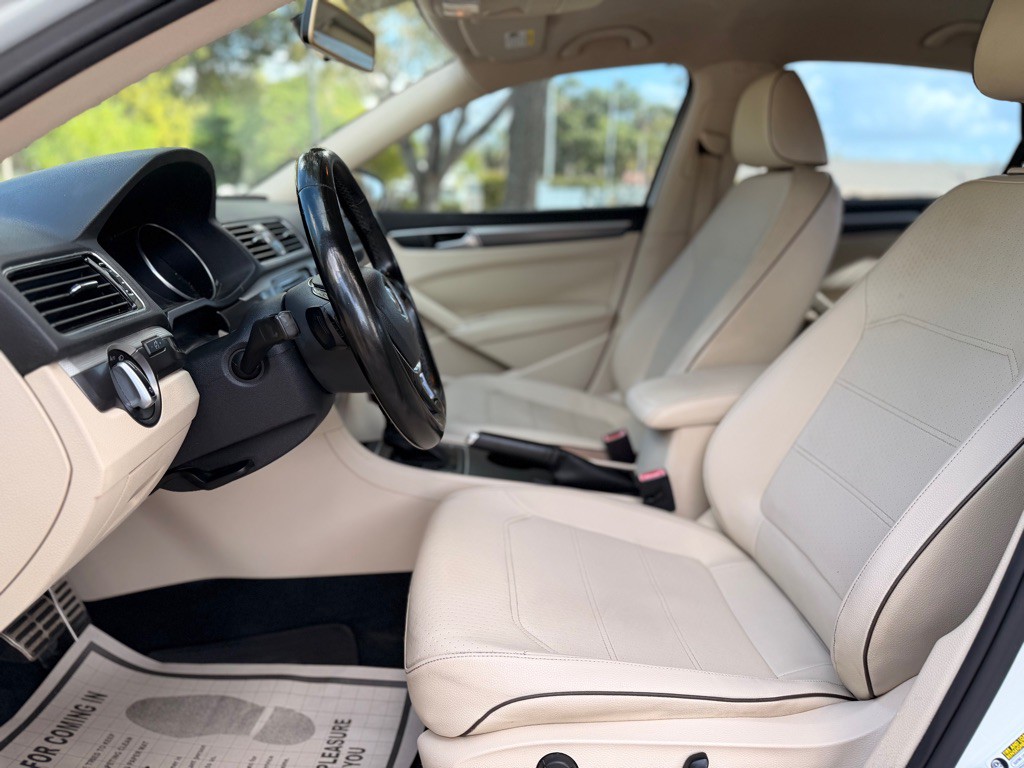 2016 Volkswagen Passat Image 10