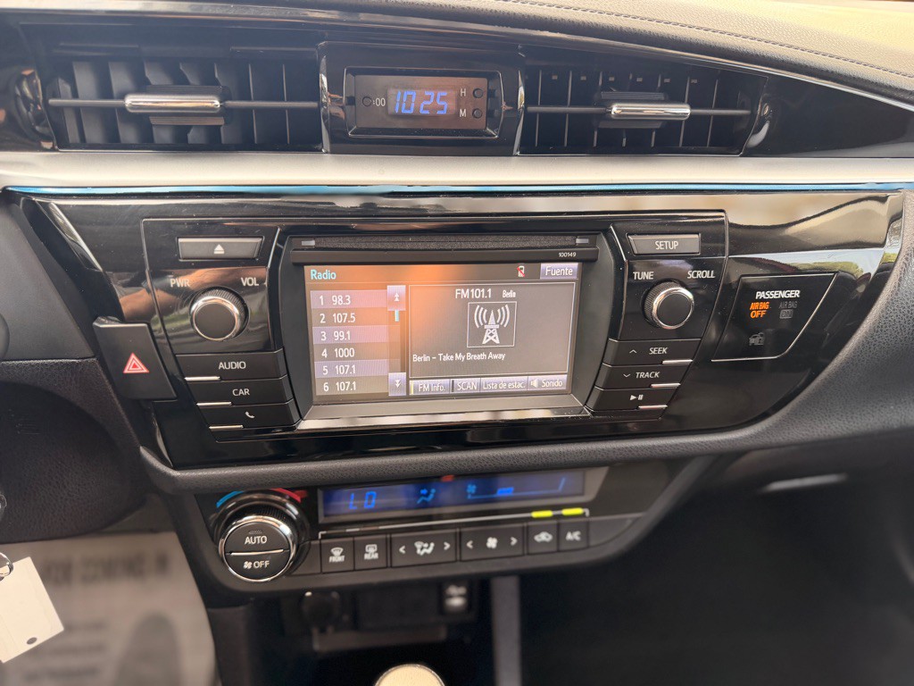 2015 Toyota Corolla Image 12