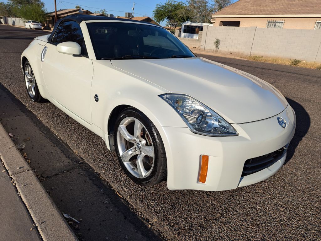 2008 Nissan 350Z Image 2