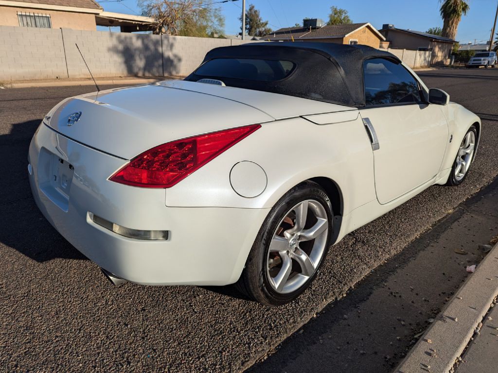 2008 Nissan 350Z Image 3