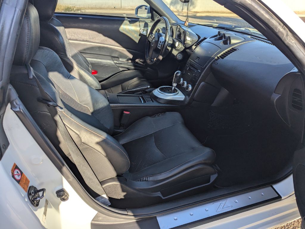 2008 Nissan 350Z Image 8