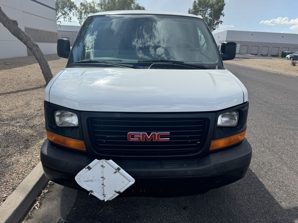 2012 GMC Savana Image 2