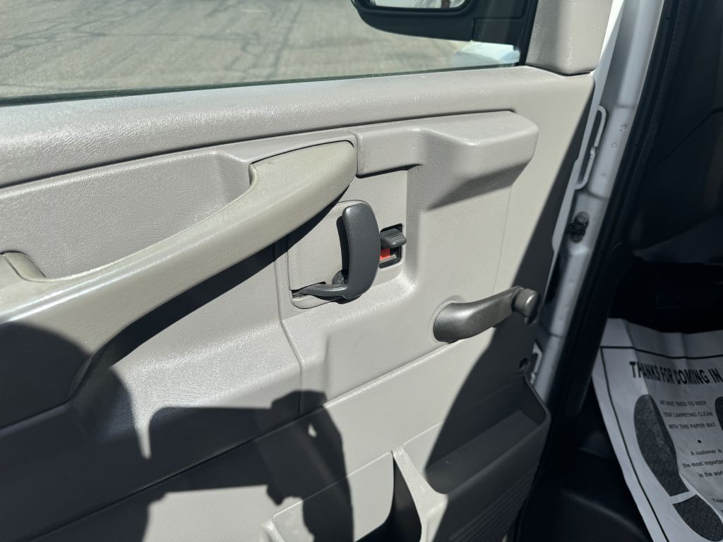2012 GMC Savana Image 13