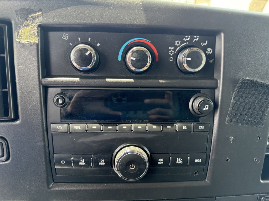 2020 Chevrolet Express Image 17