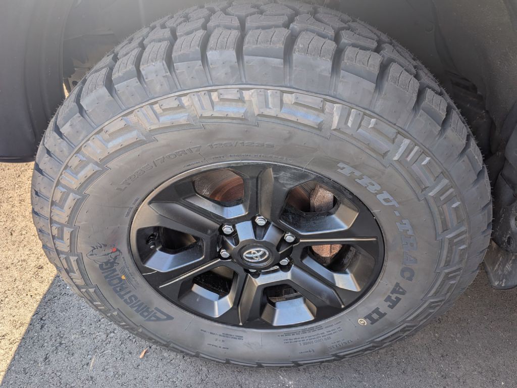 2014 Toyota 4Runner Image 31