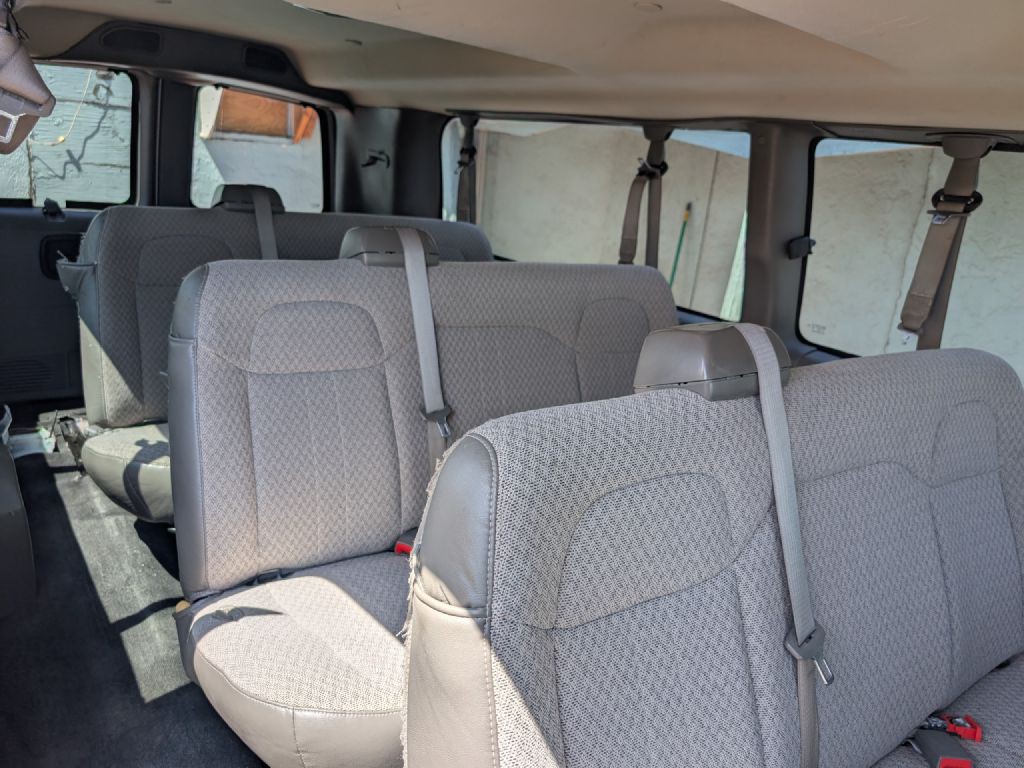 2017 Chevrolet Express Image 1