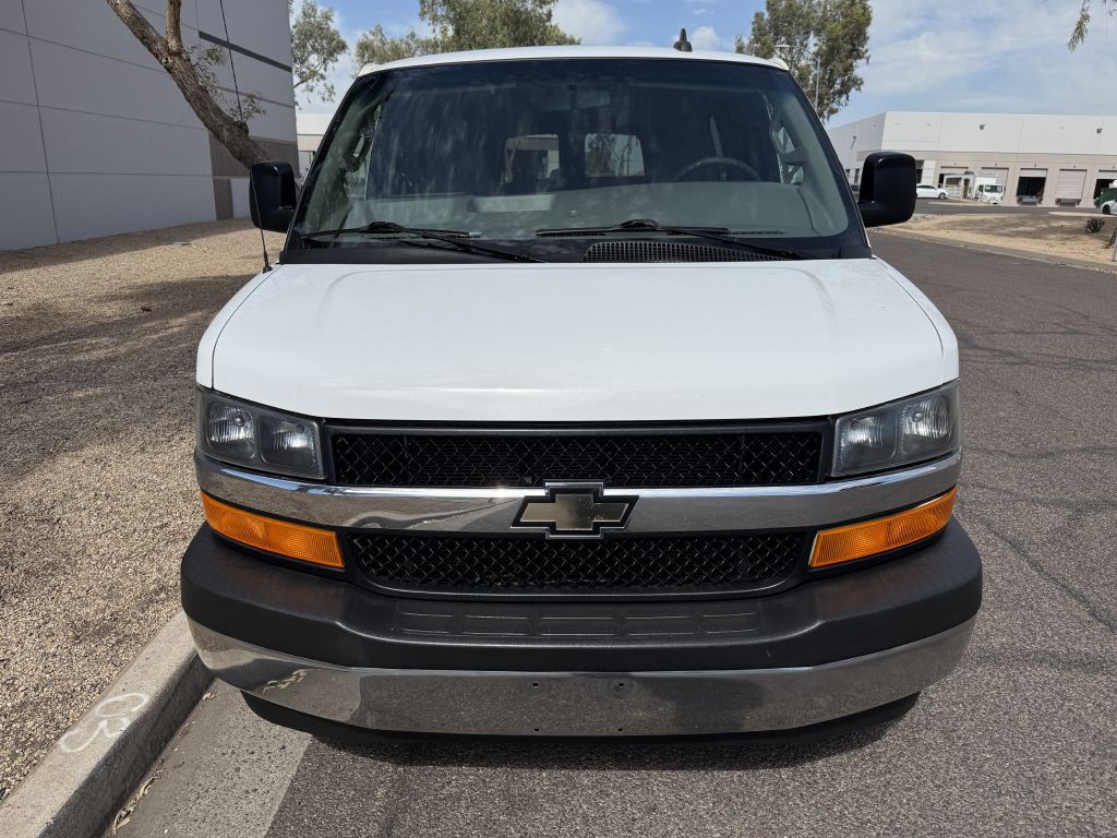 2017 Chevrolet Express Image 3