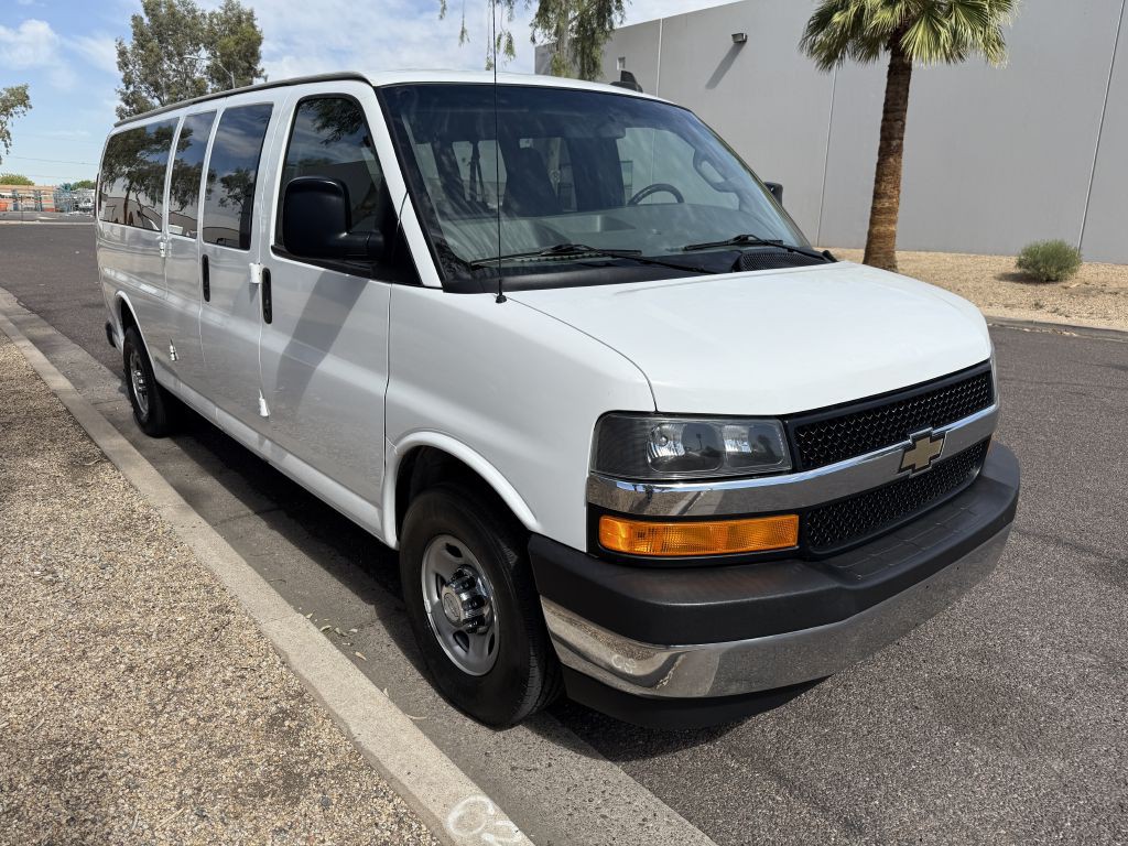 2017 Chevrolet Express Image 4