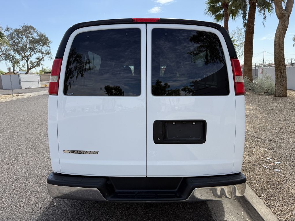 2017 Chevrolet Express Image 6