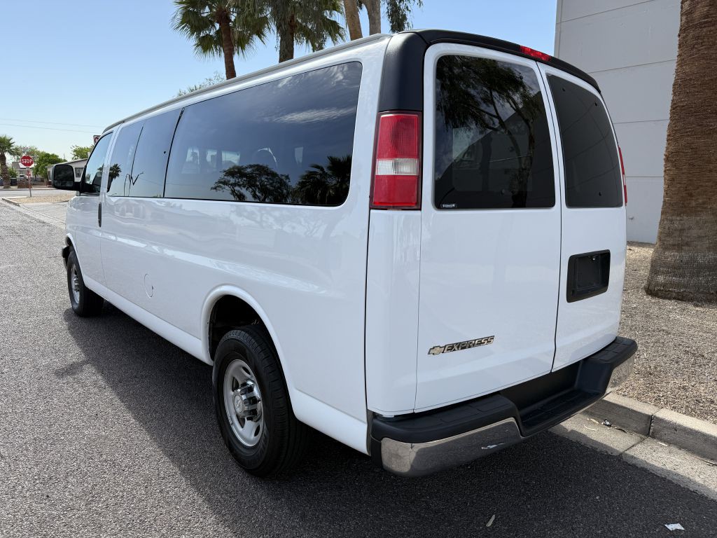 2017 Chevrolet Express Image 7