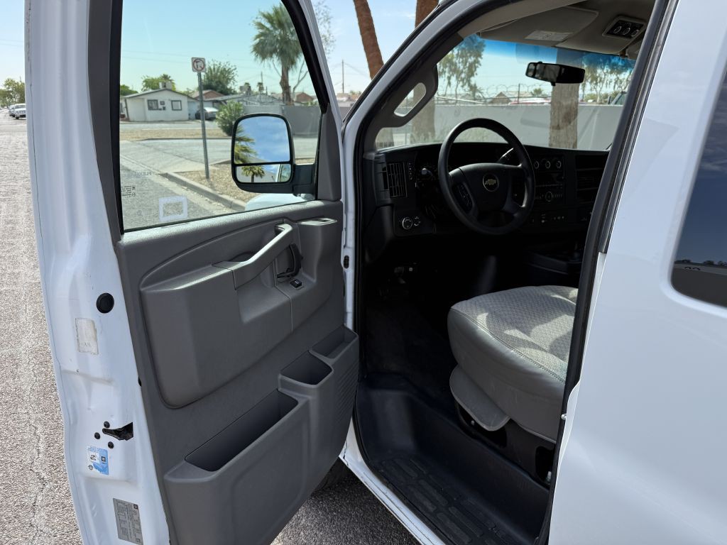 2017 Chevrolet Express Image 8