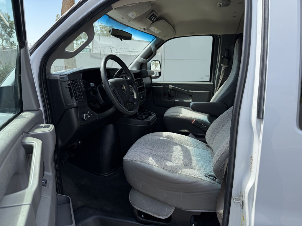 2017 Chevrolet Express Image 9