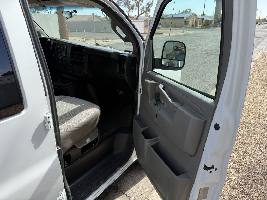 2017 Chevrolet Express Image 12