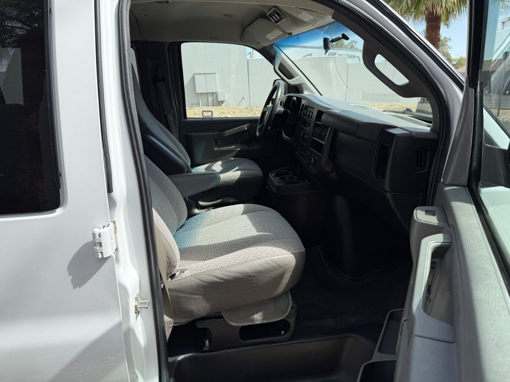 2017 Chevrolet Express Image 13